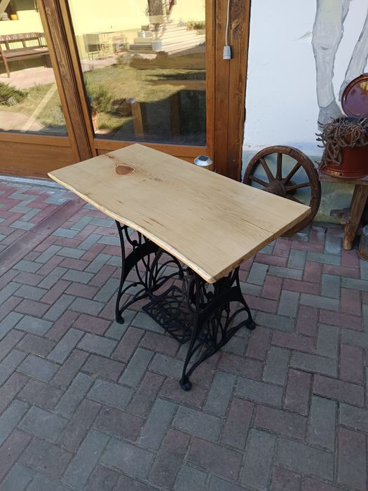 Suport lavoar sau măsuță din mașină de cusut