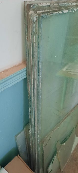 Тахта, эски дераза, ойналар, стекло