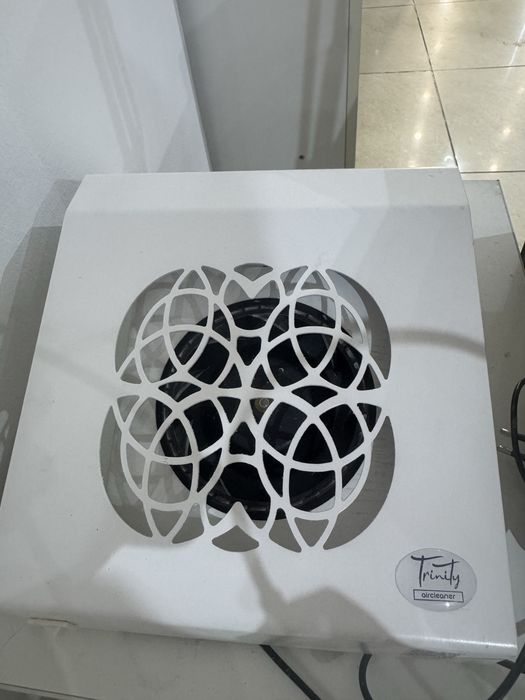 Продам вытяжку для маникюра Trinity