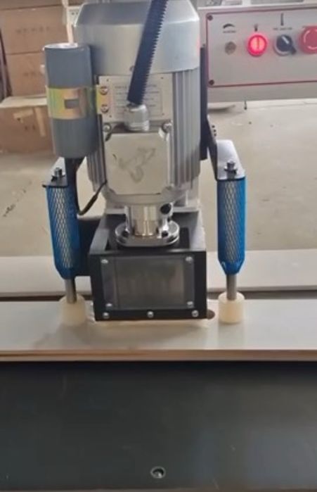 Пробивна машина за панти TACH