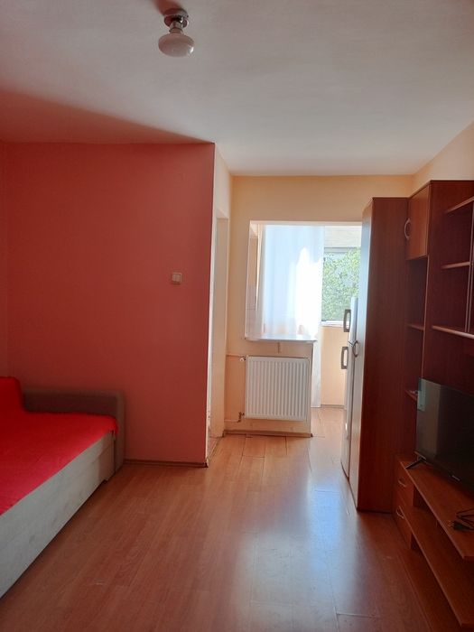 Închiriez garsonieră