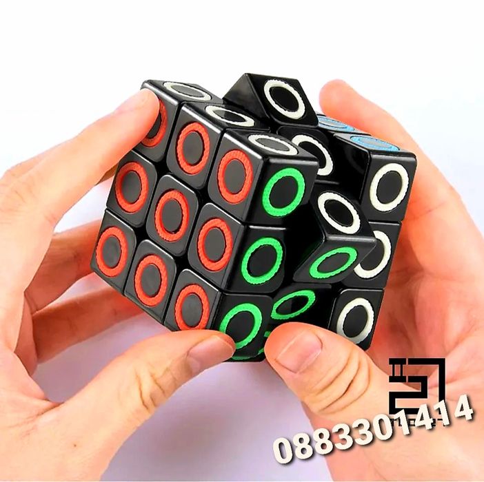 Кубче на Рубик с контури