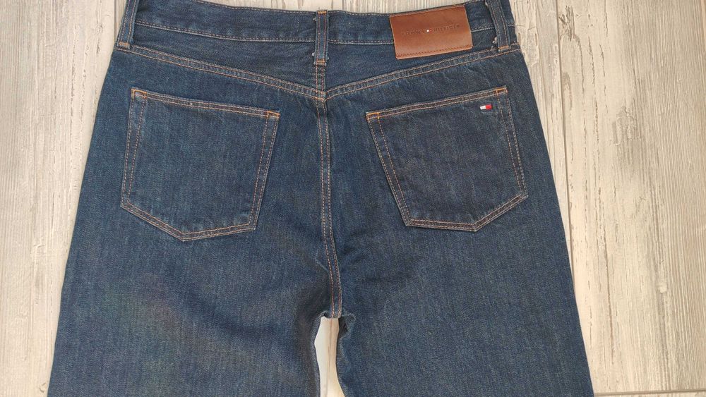 Чисто нови тъмно сини мъжки дънки TOMMY HILFIGER размер 31/32