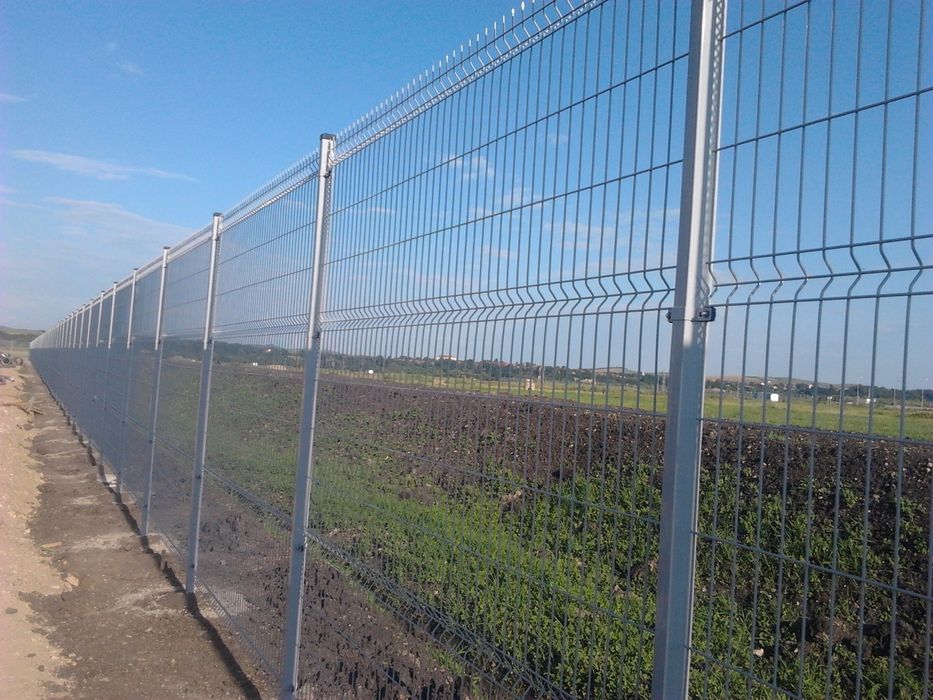 Realizăm garduri din plasă bordurata