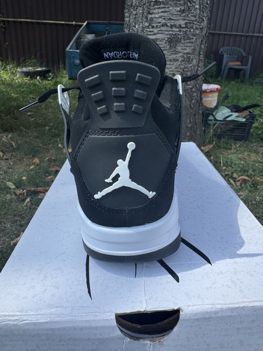 Jordan 4 White Thunder