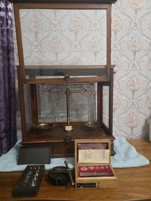 Cantar foarte vechi ptr bijuterii.