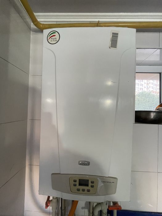 Продам газовый котел Baxi