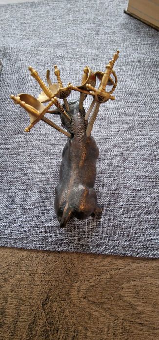 Статуетка на бик