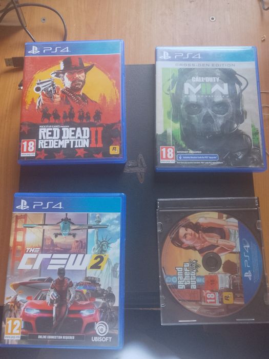 Ps 4 pro cu 4 jocuri negociabil