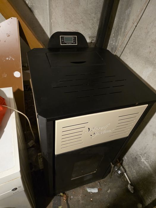 Продавам пелетна камина Mareli Systems PSN 25 kW + 3 радиатора
