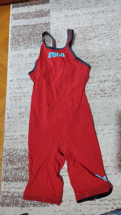 Costum inot de competitie