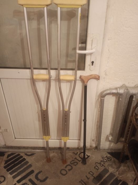 Продам костыли . Есть трость производство Россия...