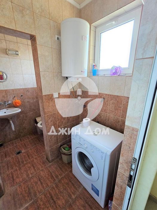 Просторна къща в с. Разбойна с гледка към планината