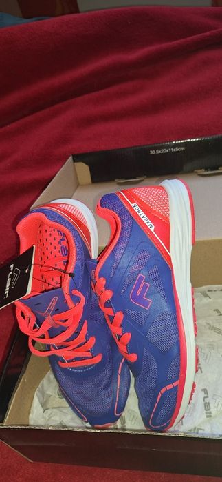 Почти нови маратонки