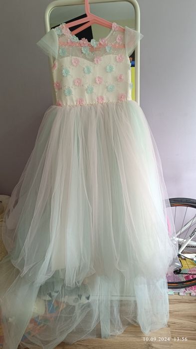 Страхотна детска рокля