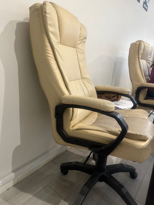 Продам офисные кресла