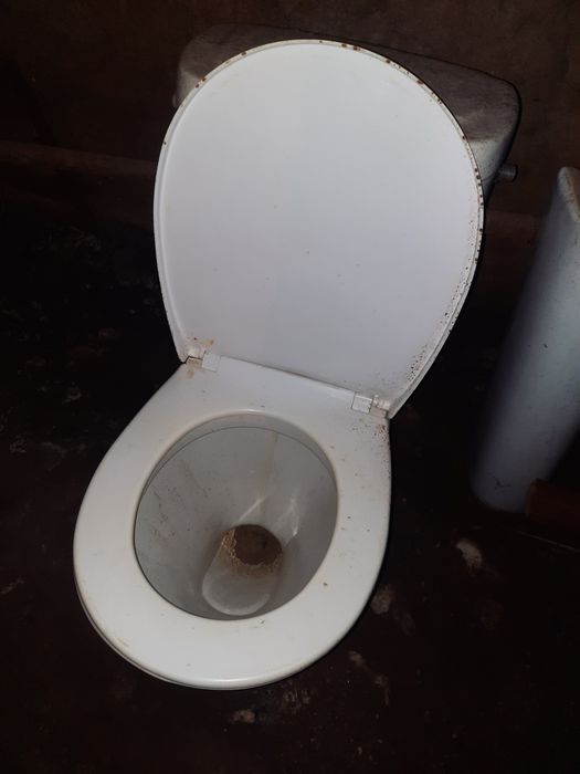 Унитаз продам б/у рабочий.