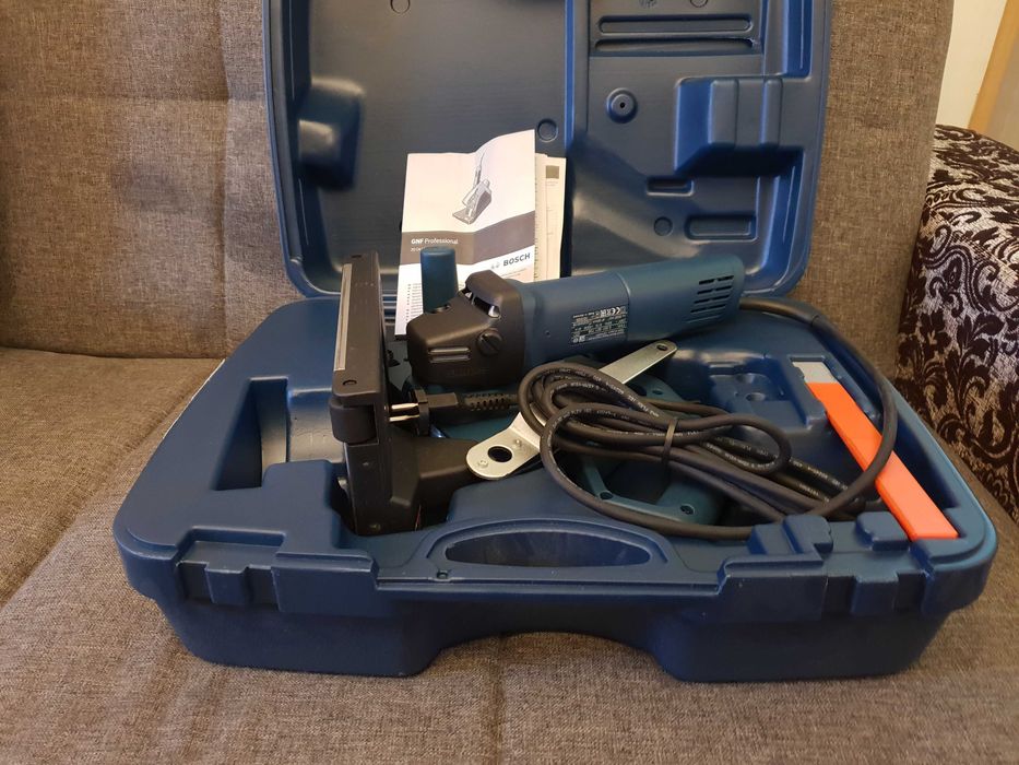 Masina de frezat caneluri Bosch GNF 20