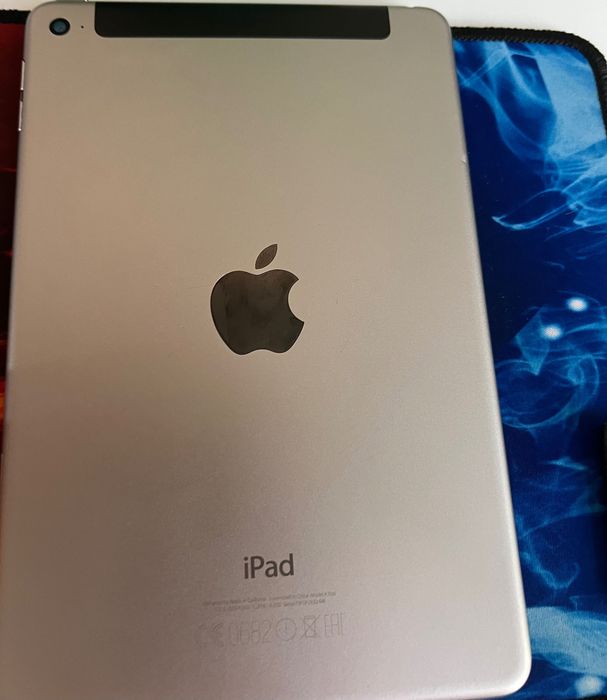 Продавам използван iPad mini 4