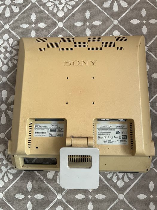 Продавам Монитор Sony SDM-E96D TFT LCD Color Computer Display