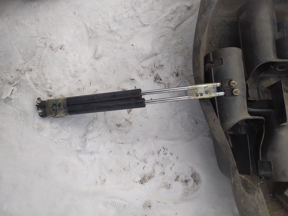 Амортизаторы багажника ваз