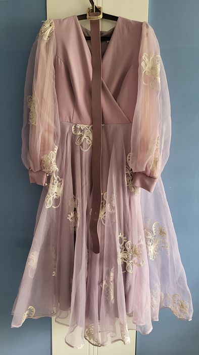 Нарядное сиреневое  платье