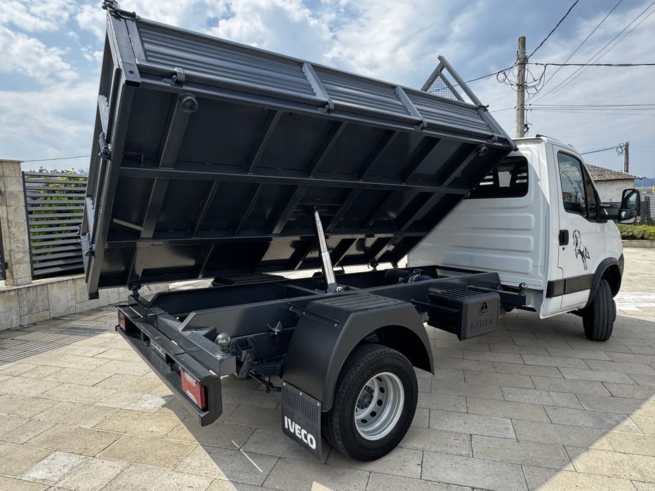 Iveco Daily 65C15 basculabil pe 3 parti  an 2011 de Spania
