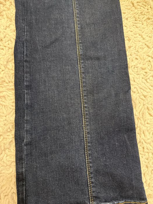 Джинсы в отличном. Размер на фото.