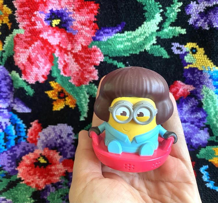 Миньоны  фигурки  Макдональдс