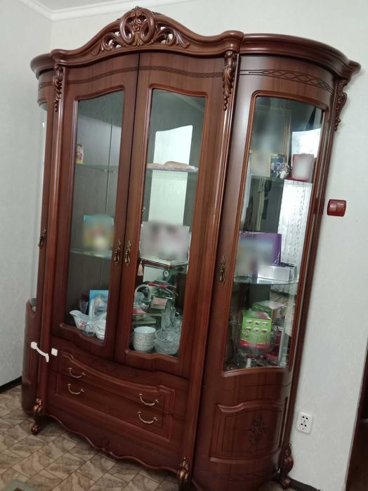 Продам сервант в зал / гостиную