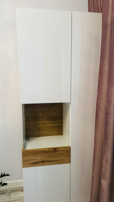 Шкаф-витрина для посуды