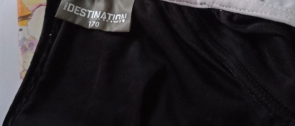 Rochie neagră cu guler alb potrivită mărimilor 36-38-40 - Destination - reduceri la loturi!