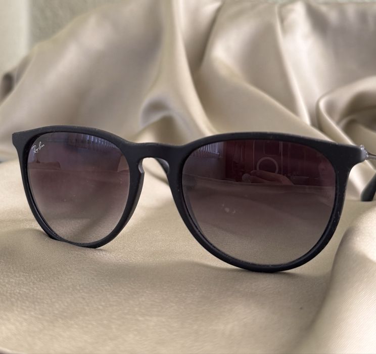 Слънчеви очила Ray-Ban Erika и калъф