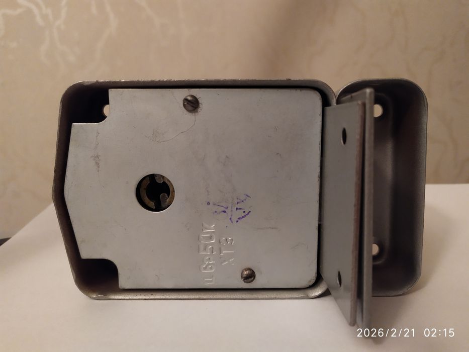 Замок накладной новый