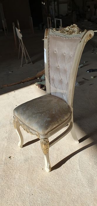 Stol va stullar.    Eng zamonaviy