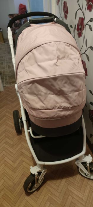 5 пъти е ползвана бебешка количка 3 в 1 и люлеещ шезлонг