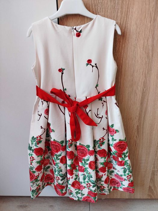 Прекрасна рокля за малка дама