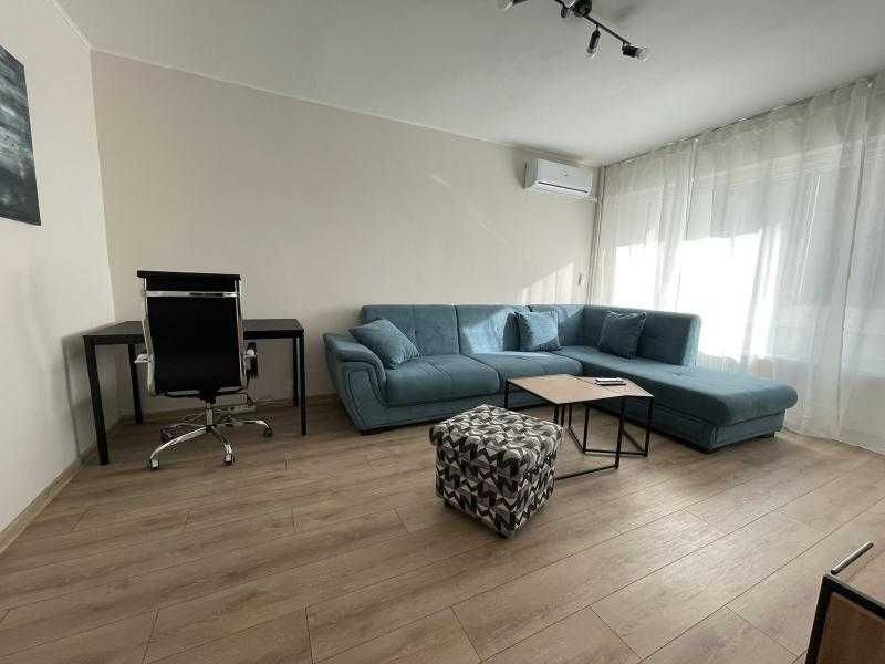 Дава се под наем Двустаен апартамент в Бургас, Славейков - 65 кв.м за 408 € - Снимка #1