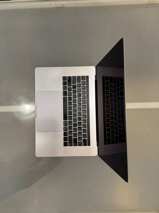 Macbook Pro 2018 i7 | 16GB RAM | 512GB SSD - Display Nefunctional