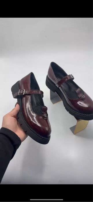 Кожаные лакированные лоферы