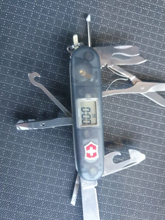 Cutit multi functionabil