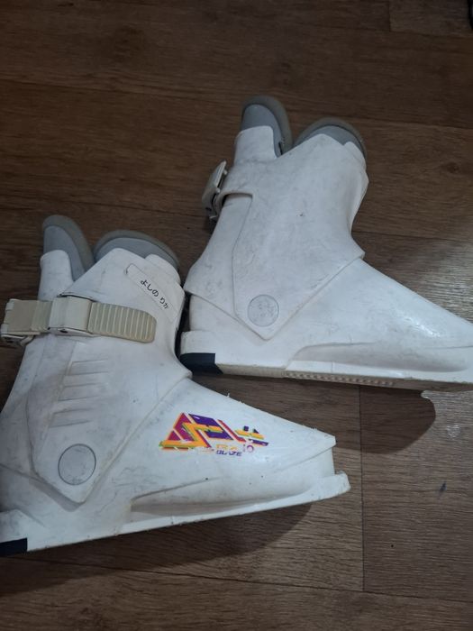 Продам горные лыжи