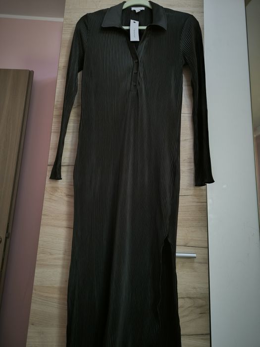 Rochie lunga superbă cu crăpătură pe picior, nouă