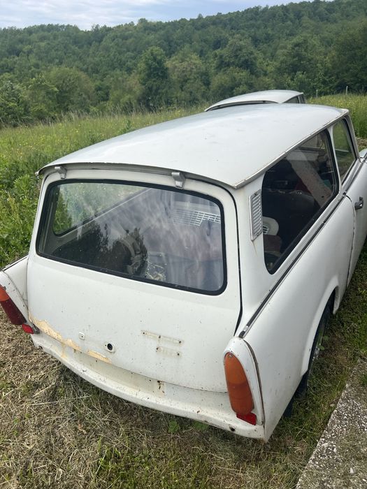 Трабанти 1988г на части