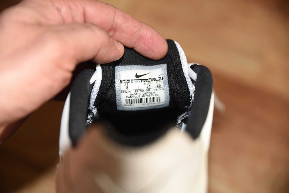 Оригинални маратонки Nike в бяло, размер 41.