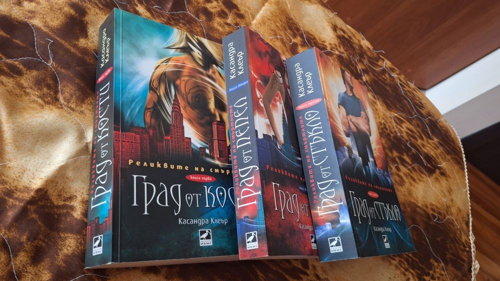 Поредица ,,Ловци на сенки"