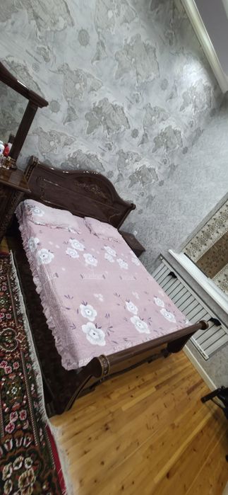 Спальный гарнитур сотилади.