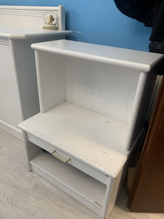 Скрин и нощно шкафче