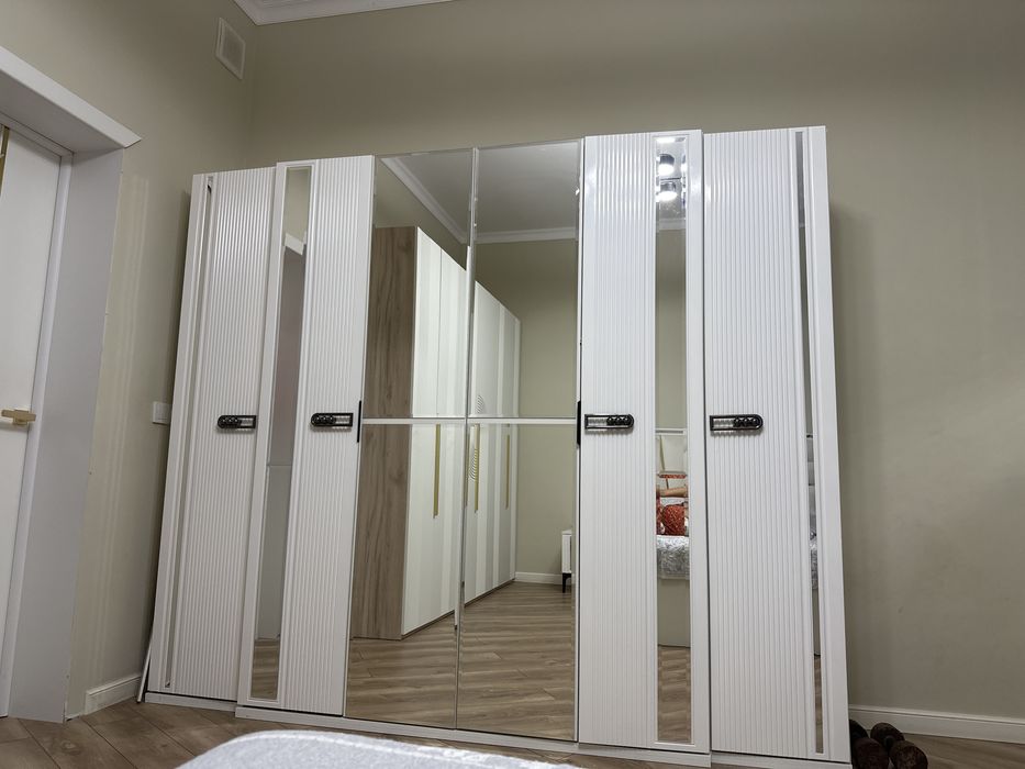 Спальный гарнитур сатылады