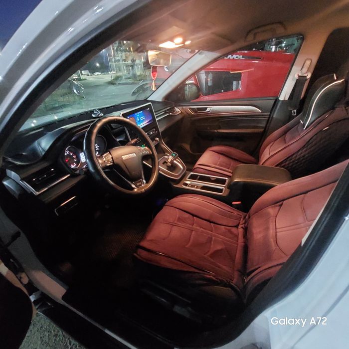 Автомобиль HAVAL M6